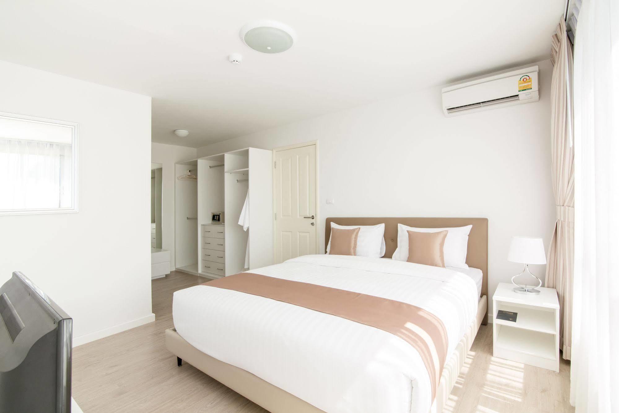 First Choice Suites By The Sea Sha Plus Extra Hua Hin Bagian luar foto